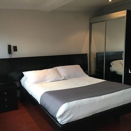 Hotel Ejecutivo Embajada Богота Екстериор снимка