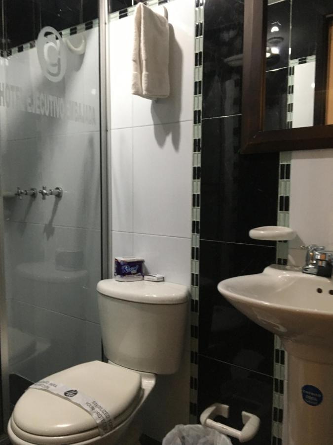 Hotel Ejecutivo Embajada Богота Екстериор снимка