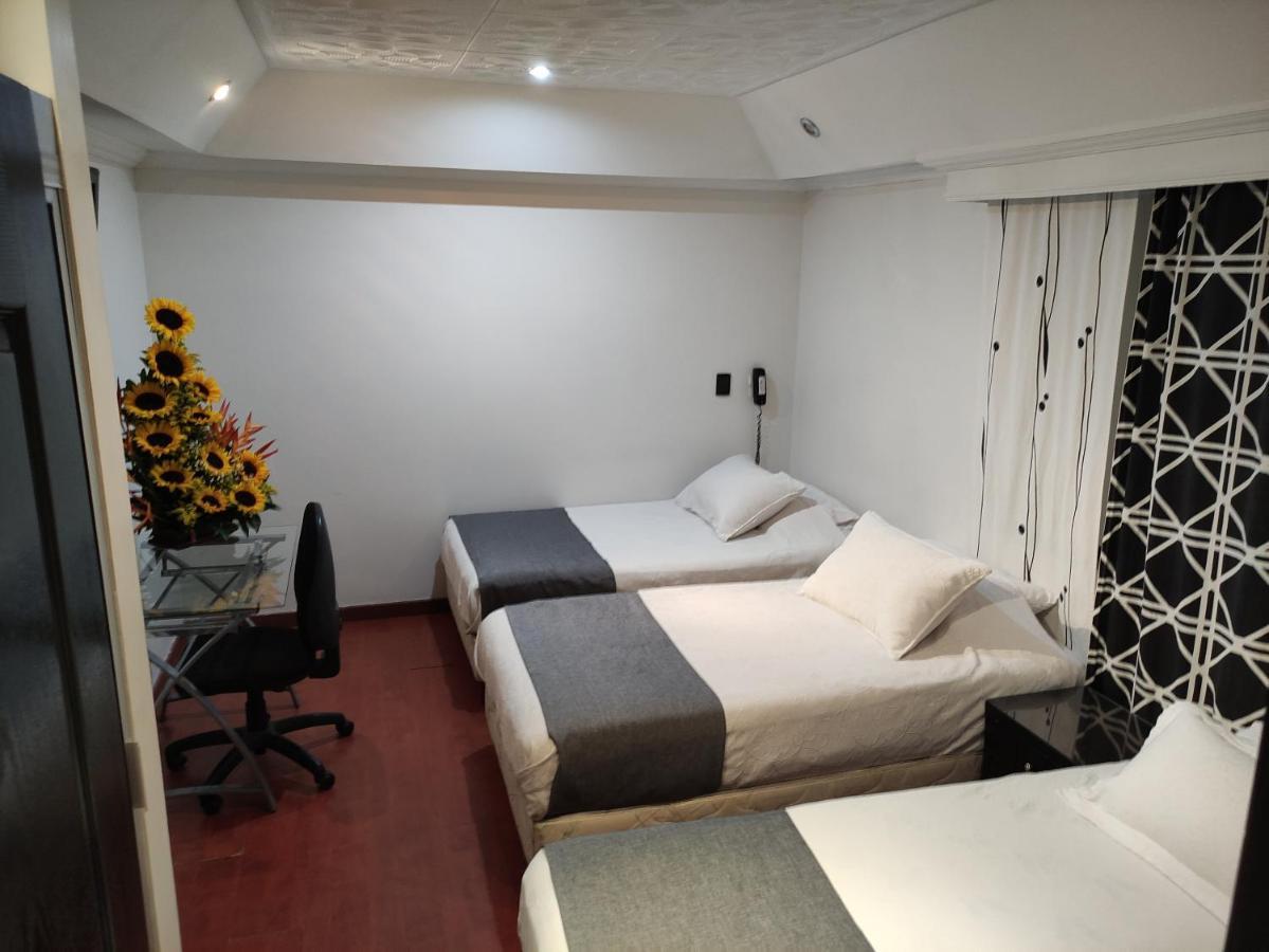 Hotel Ejecutivo Embajada Богота Екстериор снимка